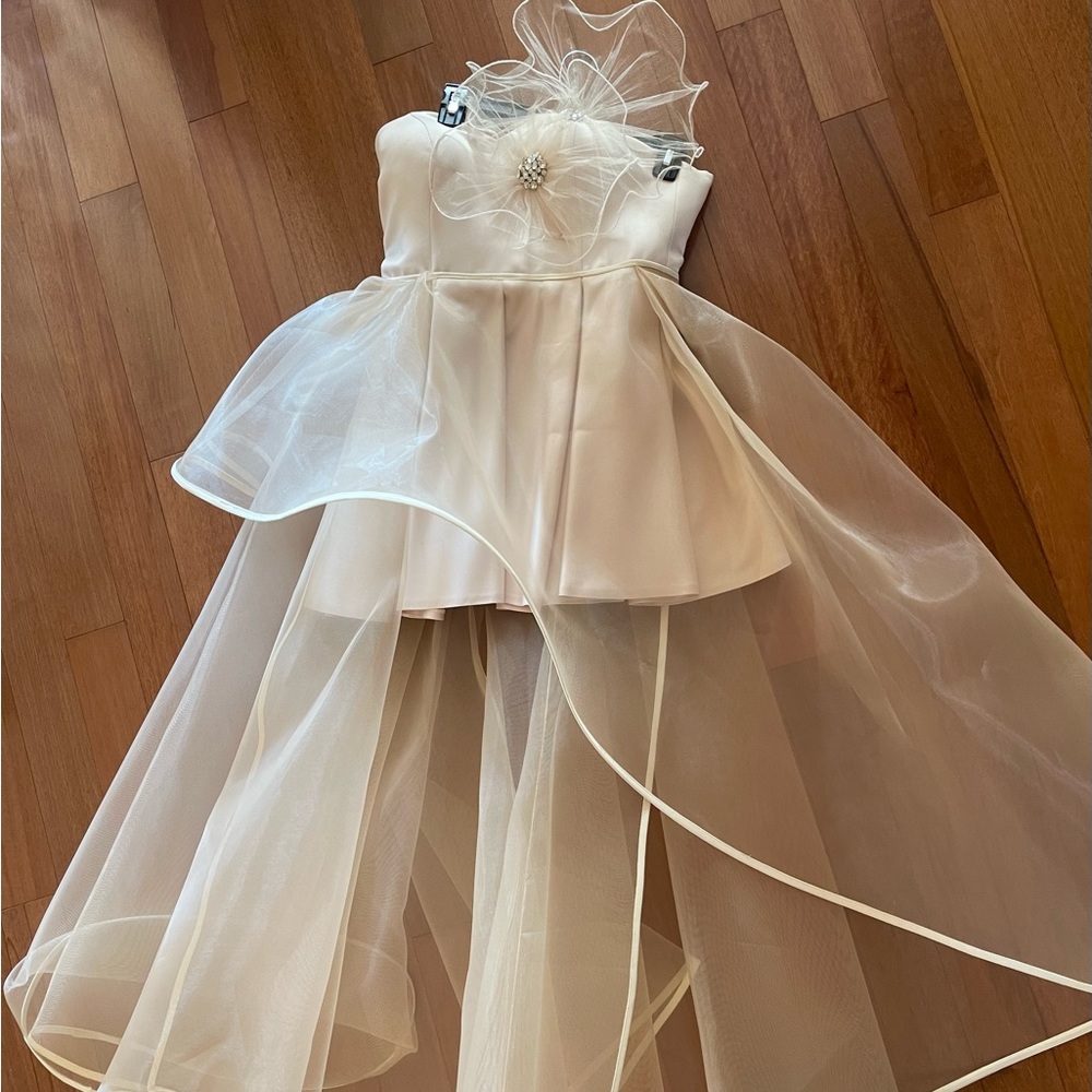 Beautiful dress for many occasions
